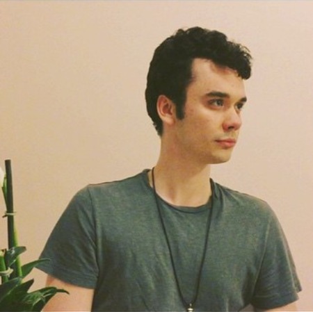 Ian Hyland has an estimated net worth of $100 thousand. 